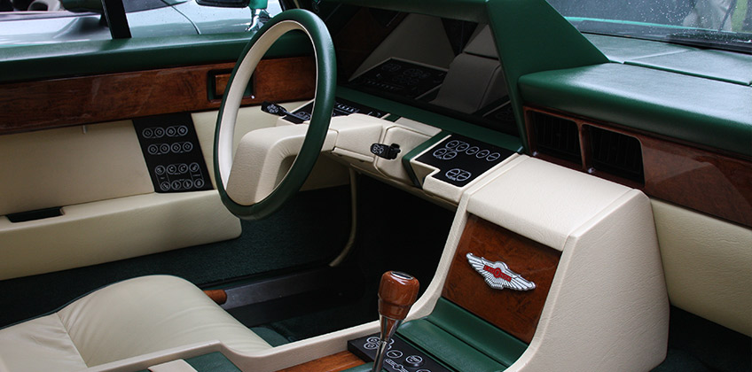 Кермо з однією спицею автомобіля Aston Martin Lagonda