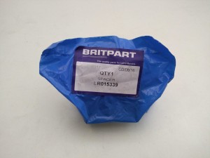 LR015339 (BRITPART) Втулка стабілізатора переднього кріплення до важеляLand Rover Discovery III 04-09