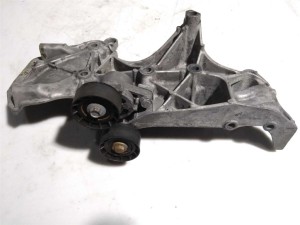 7700273713 (RENAULT) Кронштейн генератораRenault Kangoo 97-07 Nissan Kubistar 03-08