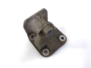 1335123080 (FIAT) Кронштейн подушки КПП левыйFiat Ducato 02-06 Peugeot Boxer 02-06 Citroen Jumper 02-06