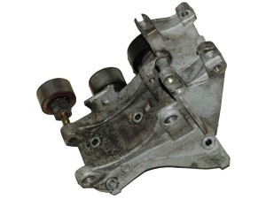 9643832980 (FIAT) Кронштейн генератораFiat Scudo 95-07 Peugeot Expert 95-07 Citroen Jumpy 95-07