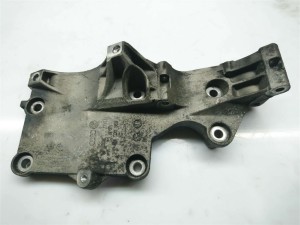 038903143AF (VW) Кронштейн генератораVW Golf V 03-09