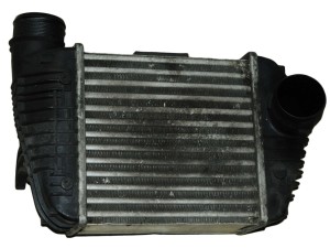 4F0145806R (AUDI) Радиатор интеркулера 06- правыйAudi A6 04-11