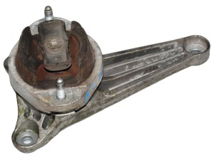 8E0399105HM (AUDI) Опора КПП задня 6 ступAudi A4 04-08 SEAT Exeo 08-13