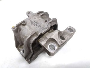 1K0199262M (VW) Опора двигуна праваVW Caddy III 04-15 Audi A3 03-12 Skoda Octavia A5 04-13