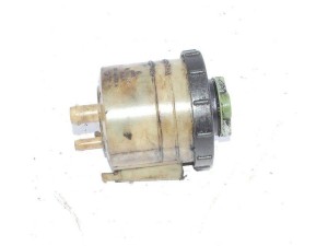 701422373A (VW) Бачок ГПКVW Passat B2 81-88 VW Transporter T4 90-03 Audi 80 78-86