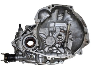 3210061Y01 (NISSAN) Корпус КПП переднійNissan Primera P11 96-02