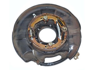 4650442021 (TOYOTA) Тормозной механизм ручника левыйToyota RAV4 00-05