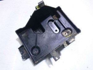 L20656041E (MAZDA) Полка аккумуляторная