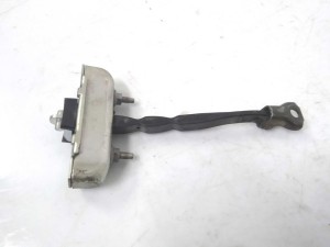 6865042071 (TOYOTA) Ограничитель крышки багажникаToyota RAV4 05-13