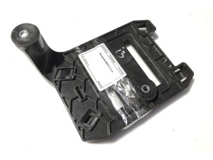 52953010 (BMW) Кронштейн крылаBMW i3 13-22