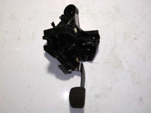 465038677R (RENAULT) Педаль зчеплення металRenault Trafic 14- Opel Vivaro 14-19