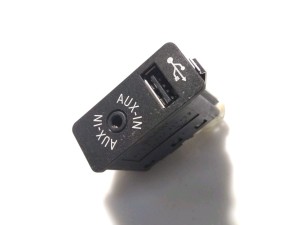 84109343604 (BMW) Разъем AUX USBBMW i3 13-22