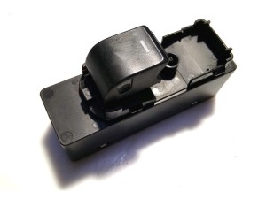 KD4566370 (MAZDA) Кнопка склопідйомника переднього