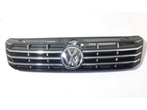 561853651A (VW) Решетка радиатора хромVW Passat B8 16- (USA) VW Passat B7 11-15 (USA)