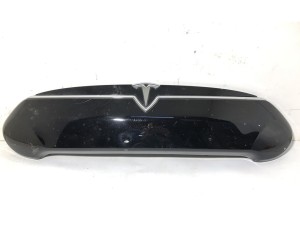 101741500C (TESLA) Накладка бампера переднего центральная верхняя -16Tesla Model X 15- Tesla Model S 12-16