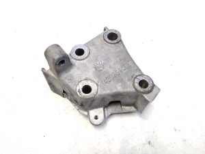 1495363080 (FIAT) Кронштейн подушки двигуна правийFiat Scudo 95-07 Peugeot Expert 95-07 Citroen Jumpy 95-07