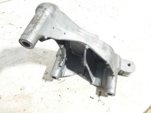 13363921 (CHEVROLET) Кронштейн двигуна правийOpel Astra K 15-22 Chevrolet Cruze 16-