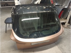 9001A5MB4B (NISSAN) Крышка багажника стекло