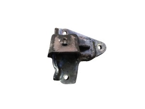 1091A080 (MAZDA) Кронштейн подушки двигуна правийMitsubishi L200 15-19 Mitsubishi Pajero Sport 08-16 Mitsubishi L200 06-15