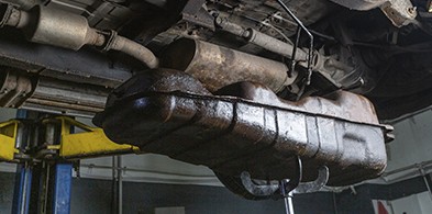 Зняття та встановлення паливного бака на автомобілі