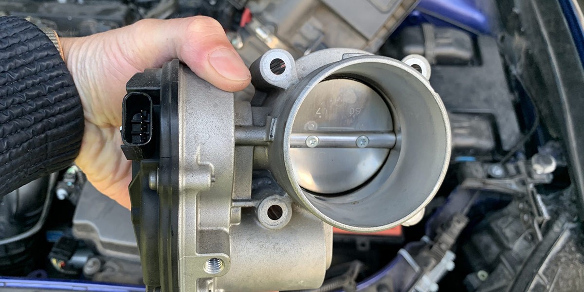 Трубка клапана и дроссельного патрубка в сборе (ДВС 1.8л) для Lada Vesta (оригинал)
